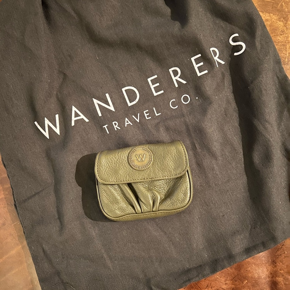 NWT ✨ Wanderers Wallet
